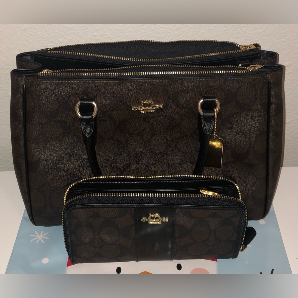 Coach purse and wallet set